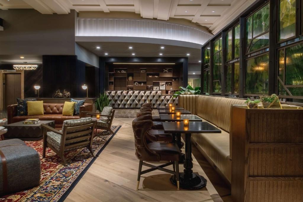 The Duniway Portland A Hilton Hotel image