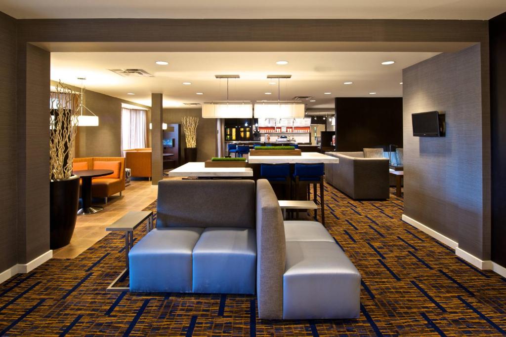 Courtyard by Marriott Columbus Tipton Lakes photo 4
