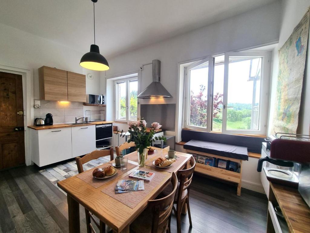Appartement Saint-Genest-Lerpt, 3 pièces, 4 personnes - FR-1-496-287 photo 1