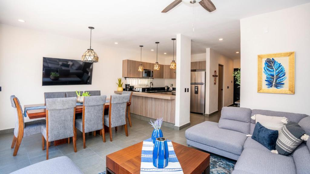Private Sanctuary 4BR Home with Pools and Gym photo 1