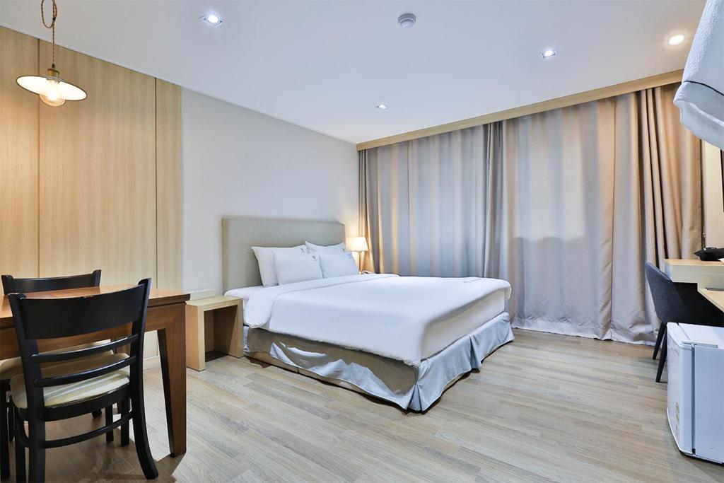 The First Hotel photo 3