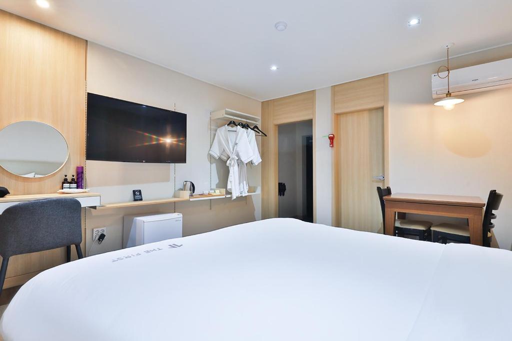 The First Hotel photo 4