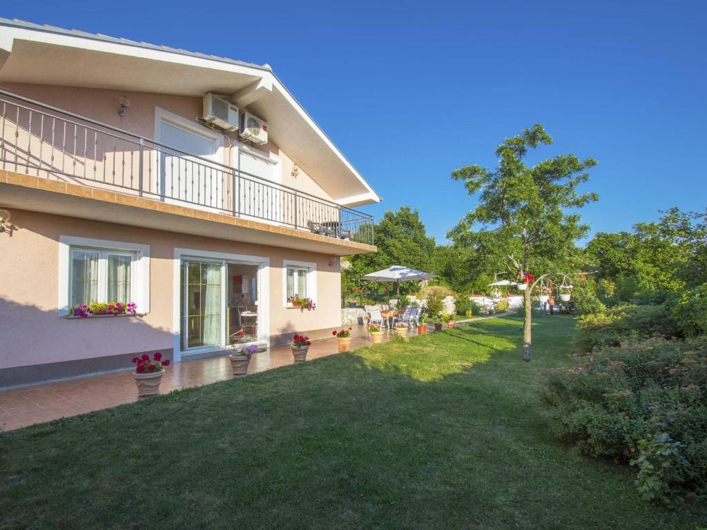 Adorable holiday home with private pool and terrace with barbecue! photo 4