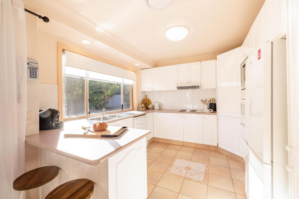 White Sands, 14 Whitesands Road - Pet Friendly & Air Con photo 4