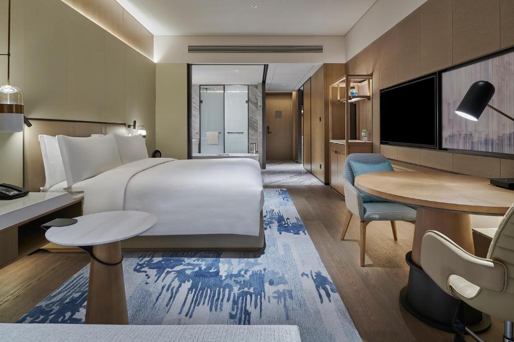 Hilton Chongqing Liangjiang New Area Room Type - KING ACCESSIBLE ROOM