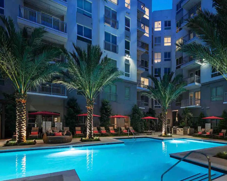VIP 2BR,pool&gym,parking,all new image