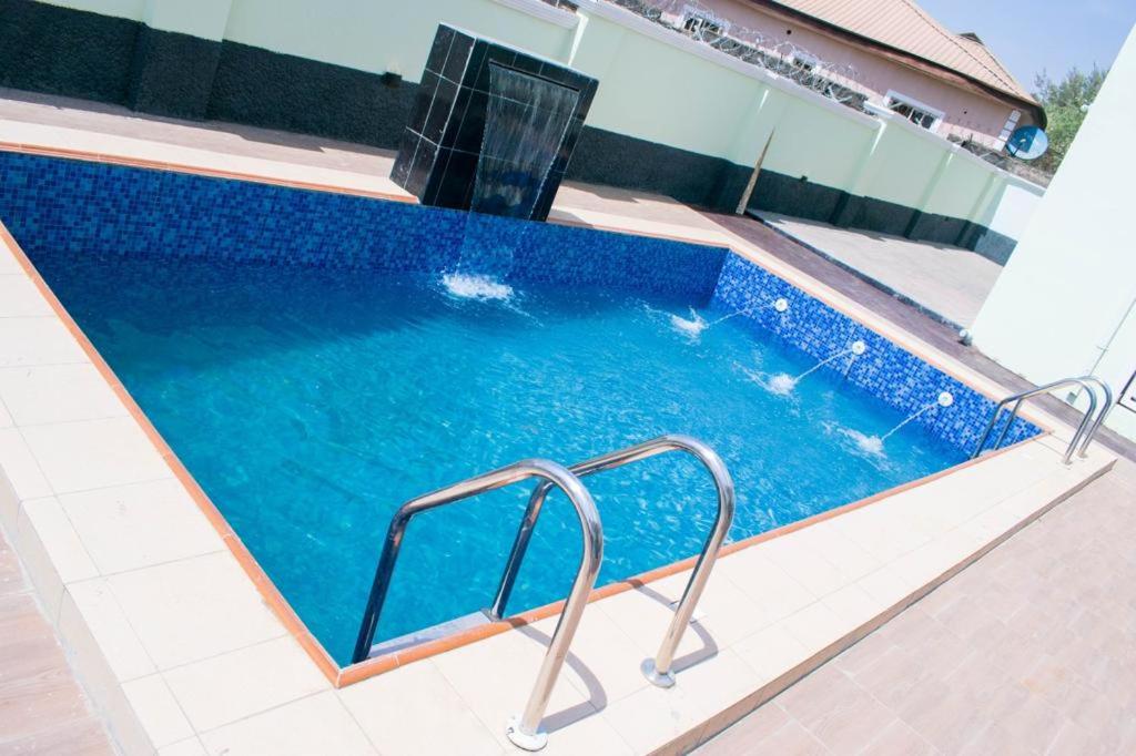 LUGBE HIDEOUTS