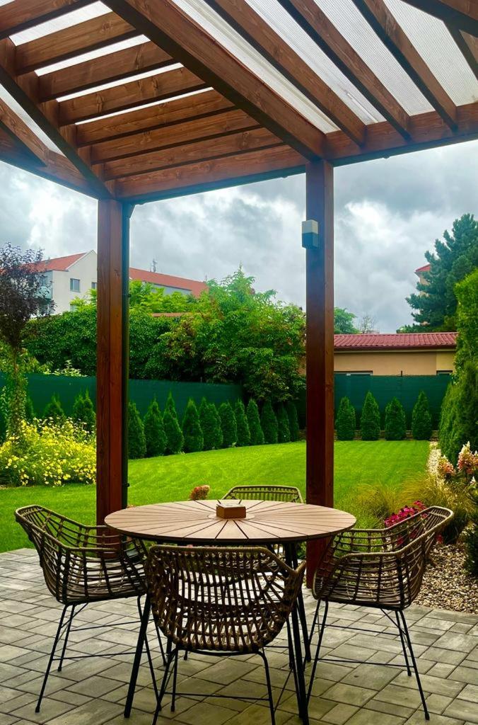 Central garden residence photo 1