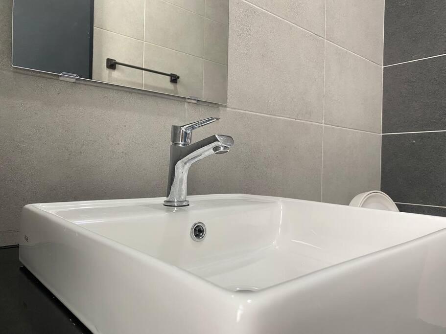Urban Suites Jelutong 3BR Infinity Pool photo 3