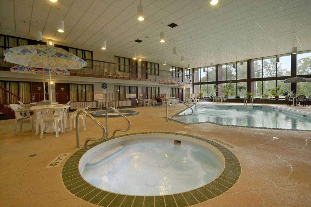 Howard Johnson by Wyndham Portage La Prairie photo 1
