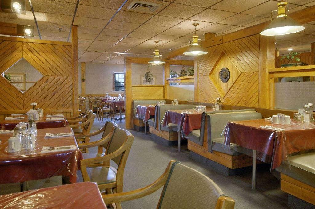 Howard Johnson by Wyndham Portage La Prairie photo 2