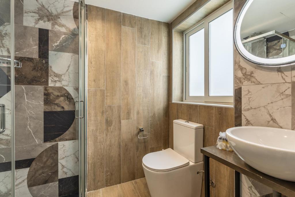Studio apartment with twin beds & kitchenette at the new Olo living 24 photo 2