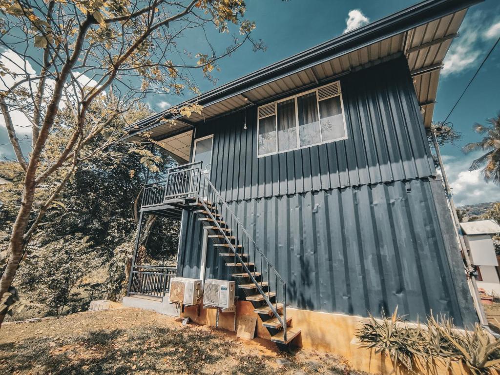 Peacock Village Pinnawala photo 4