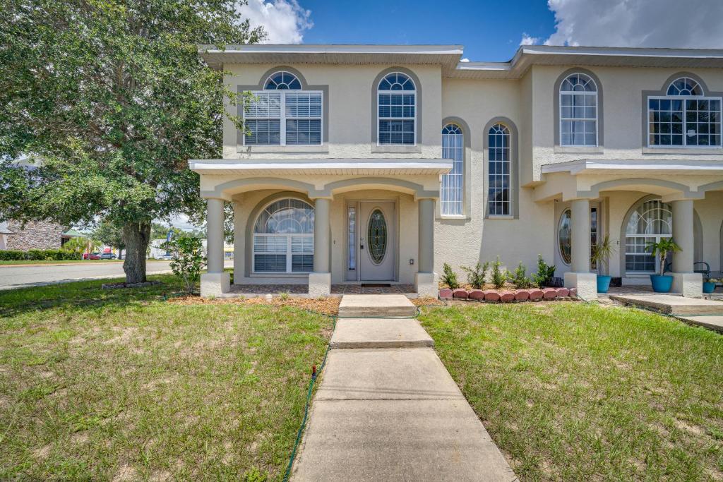Family-Friendly Haines City Home 19 Mi to Disney!