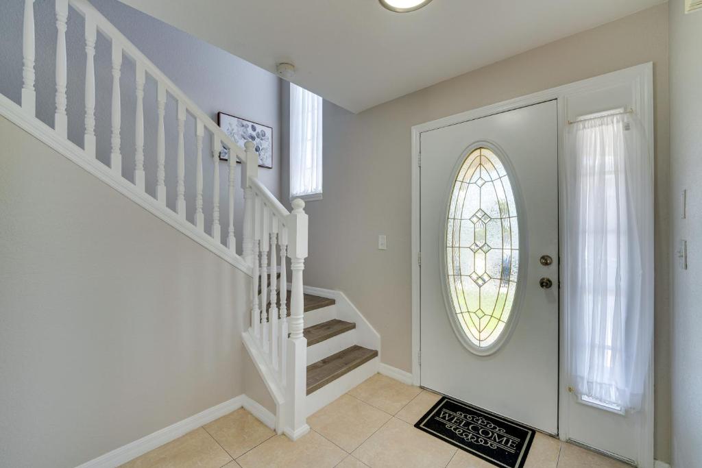 Family-Friendly Haines City Home 19 Mi to Disney! photo 3