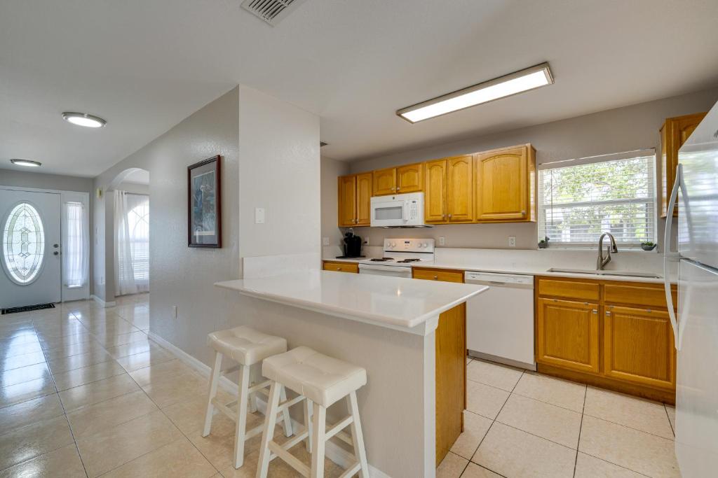 Family-Friendly Haines City Home 19 Mi to Disney! photo 2