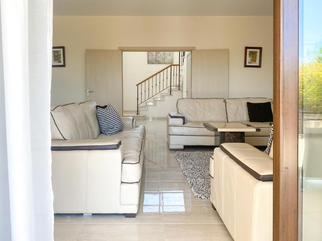 Phaedrus Living: Luxury Villa Erimi photo 3
