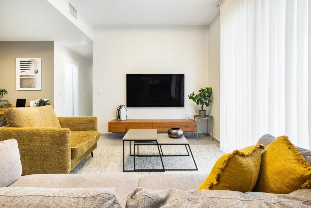 Skyline Oasis by TLV2RENT photo 4