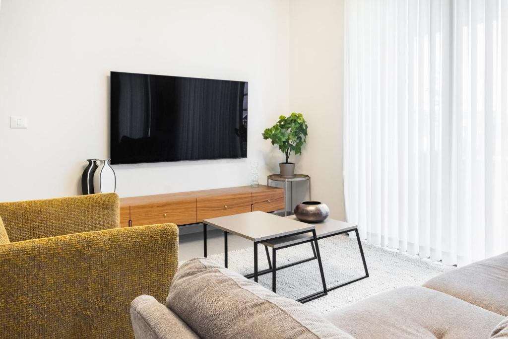 Skyline Oasis by TLV2RENT photo 2