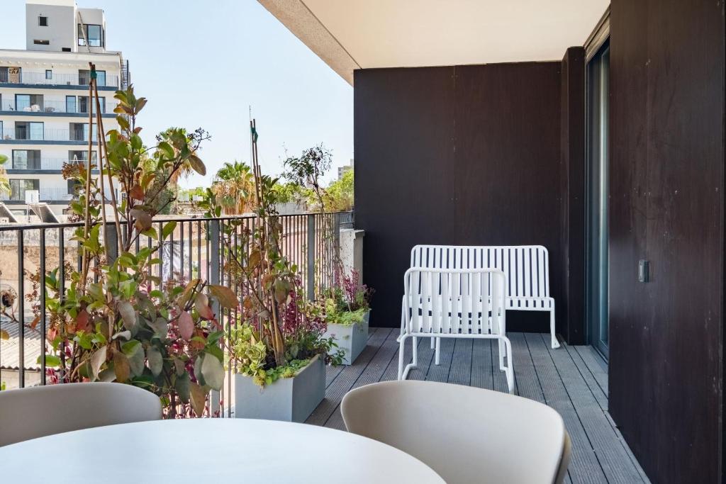 Skyline Oasis by TLV2RENT photo 3