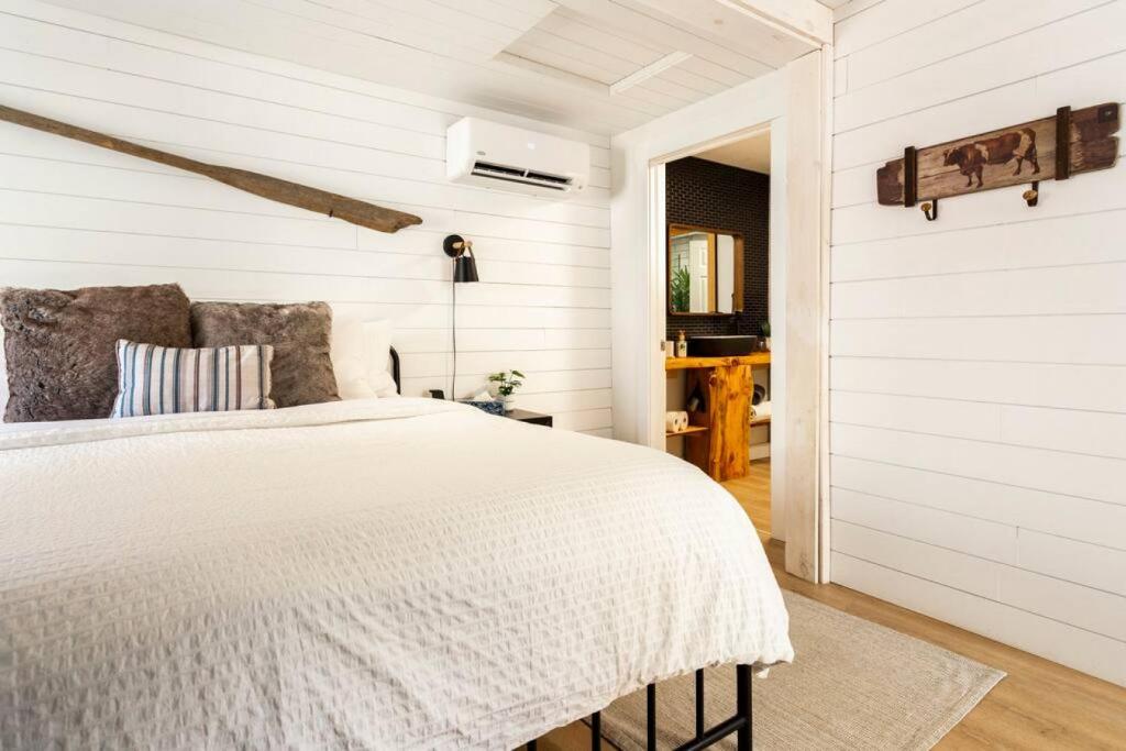 The Old Kettle Cabin with Hot Tub photo 1