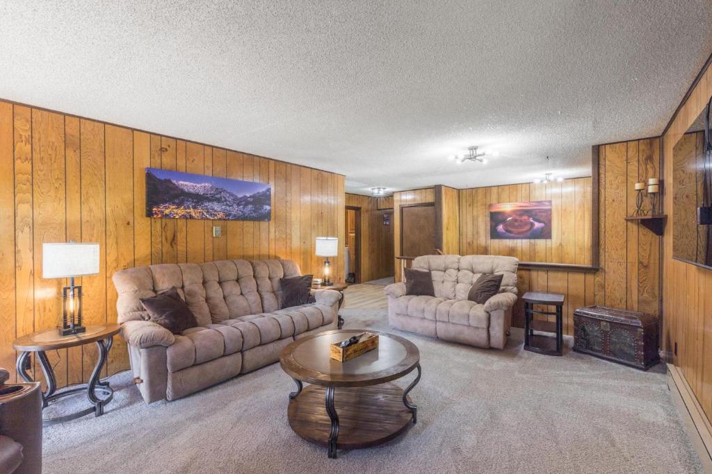 64 Rose Court photo 1