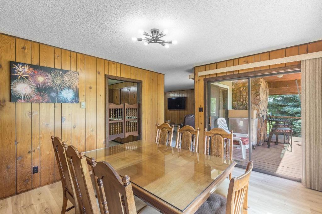 64 Rose Court photo 2
