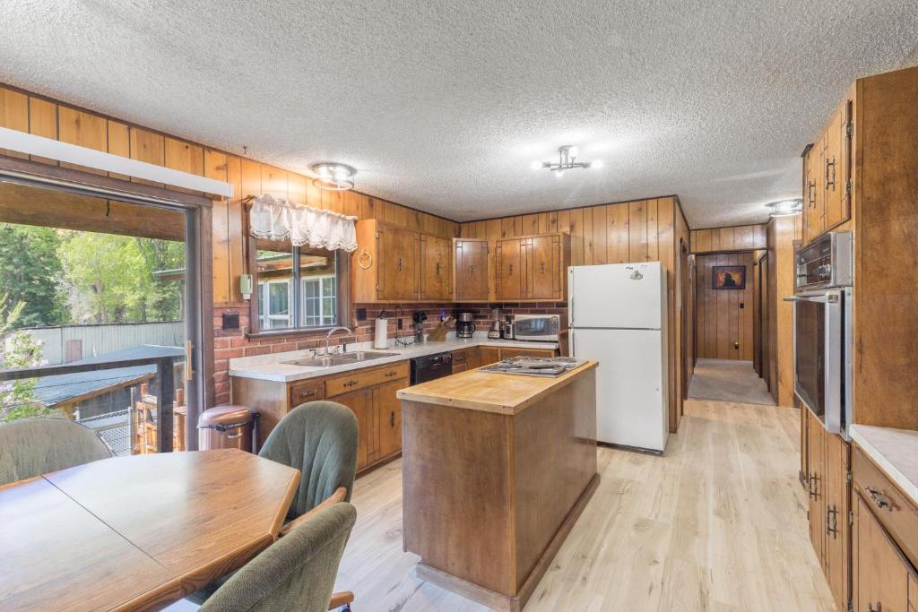 64 Rose Court photo 4