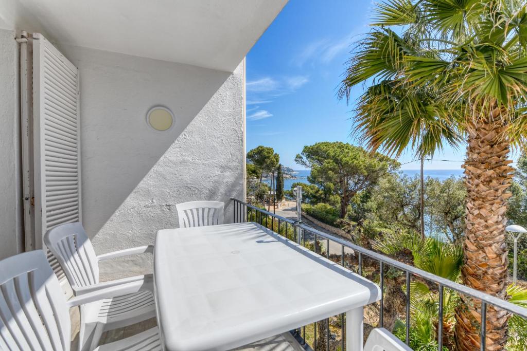 Second line in Calella with seaviews