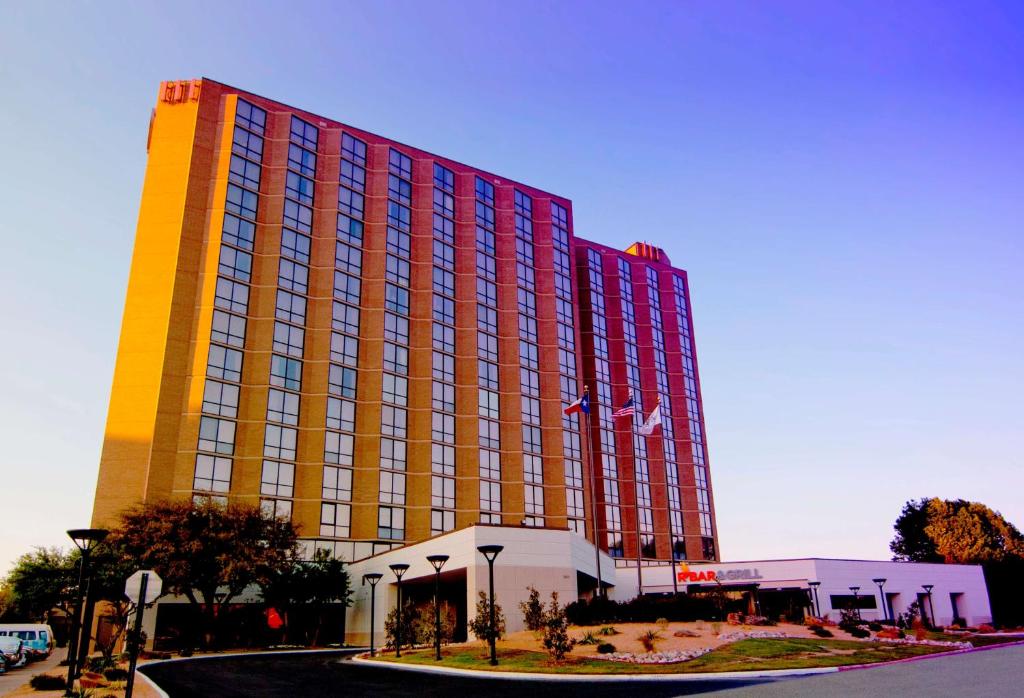 Hilton Arlington photo 1