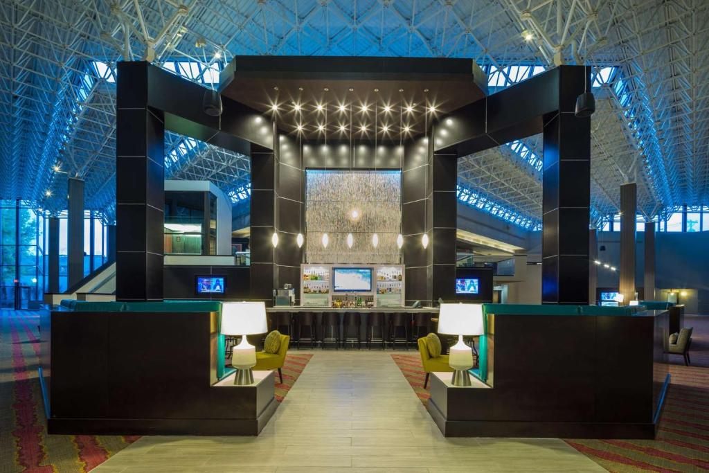DoubleTree by Hilton Austin Northwest - Arboretum image