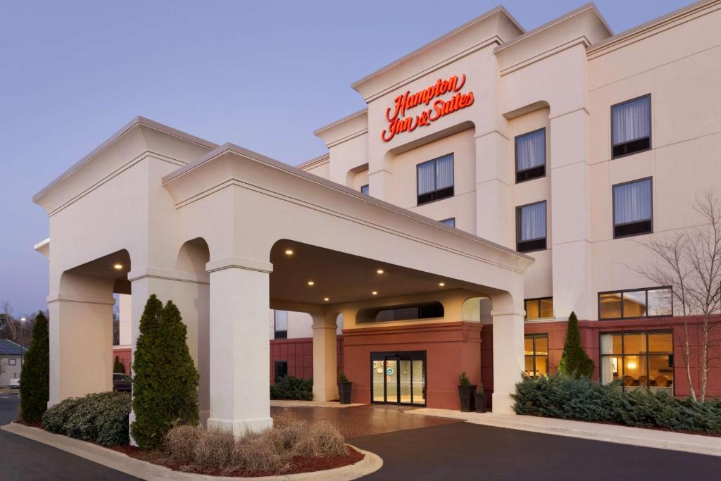 Hampton Inn & Suites Birmingham East Irondale image