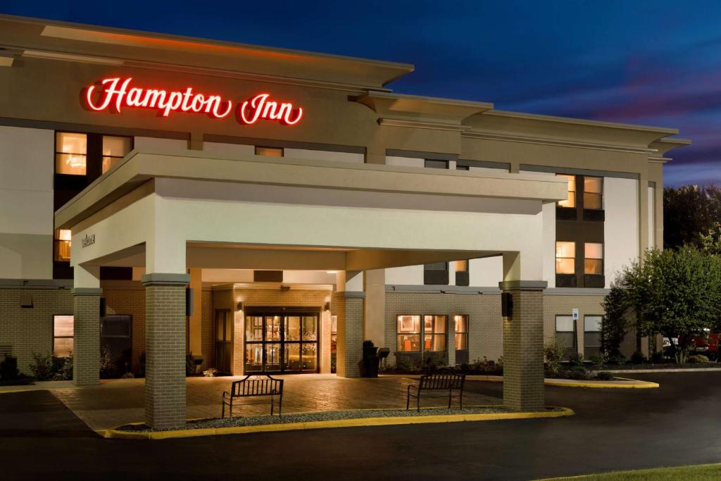 Hampton Inn Battle Creek image