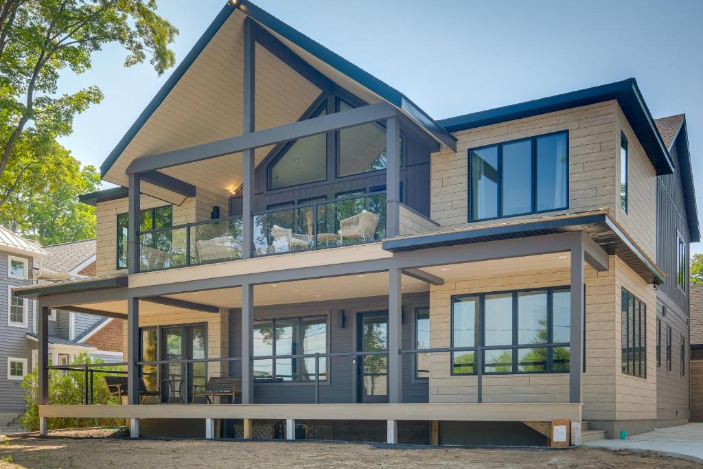 Spacious Michigan Home about 6 Mi to Boyne Mountain!