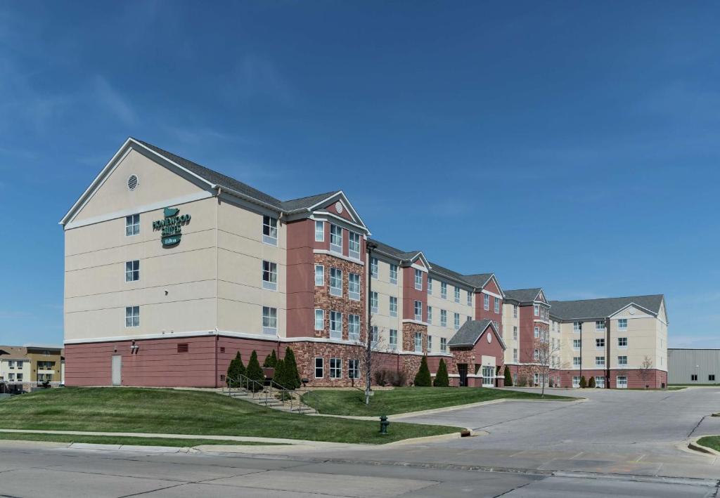 Homewood Suites by Hilton Cedar Rapids-North photo 1