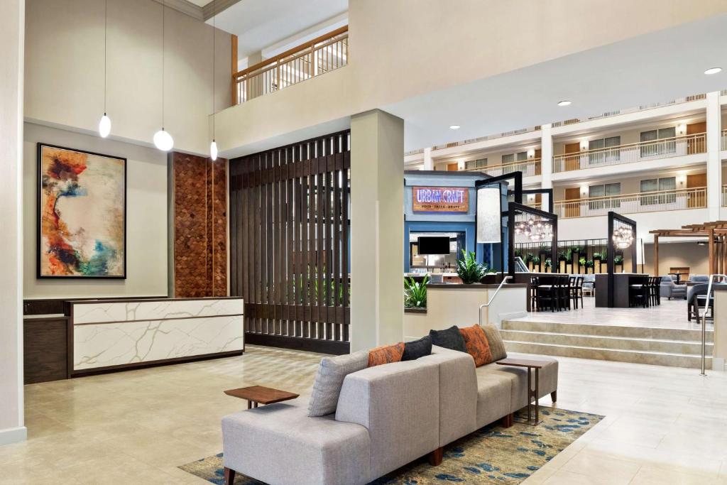Embassy Suites by Hilton Columbus Dublin photo 2