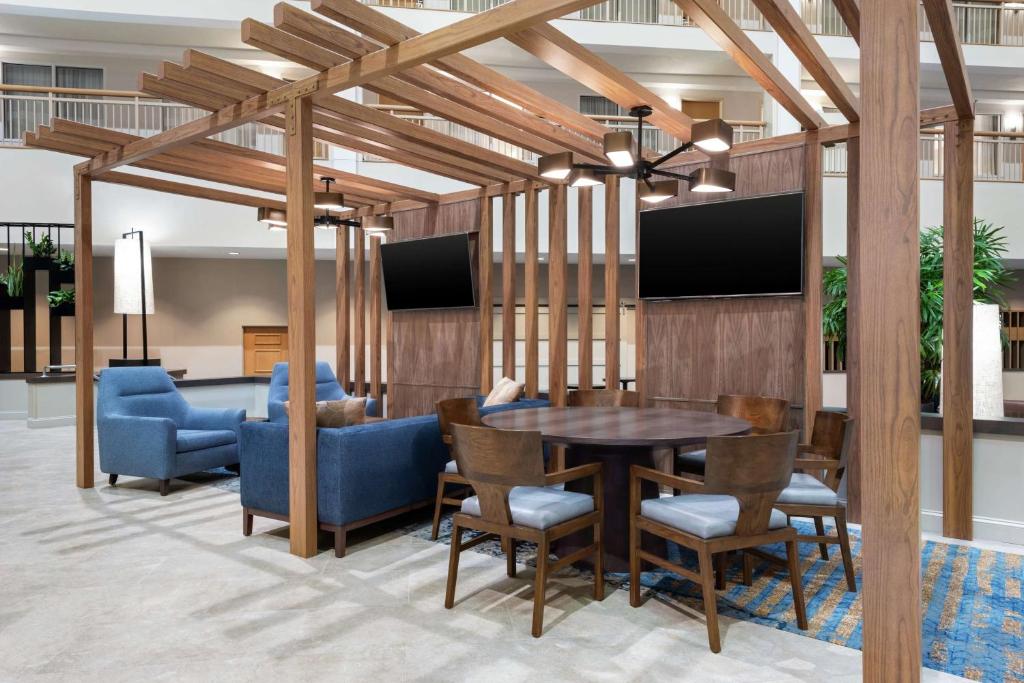 Embassy Suites by Hilton Columbus Dublin photo 4