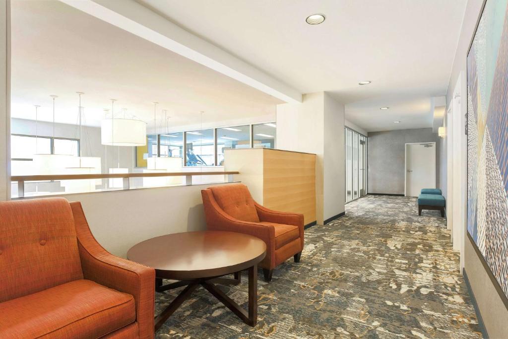 Hampton Inn & Suites Denver Tech Center photo 3