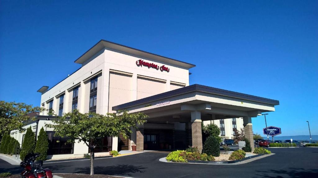 Hampton Inn Harrisonburg - University image
