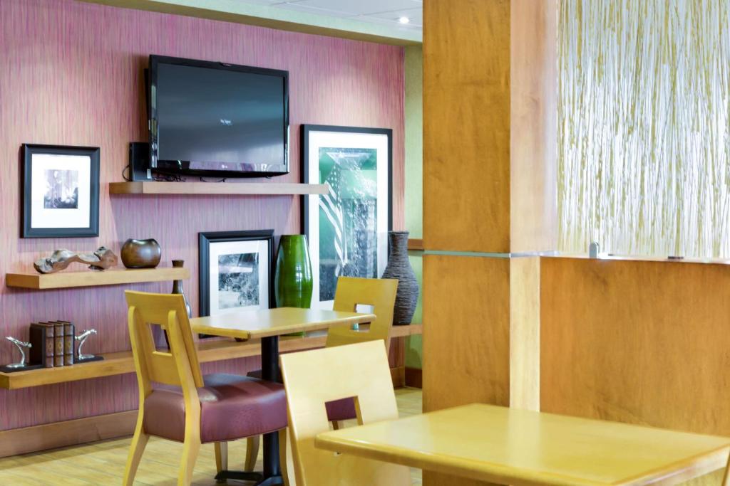 Hampton Inn Harrisonburg - University photo 1