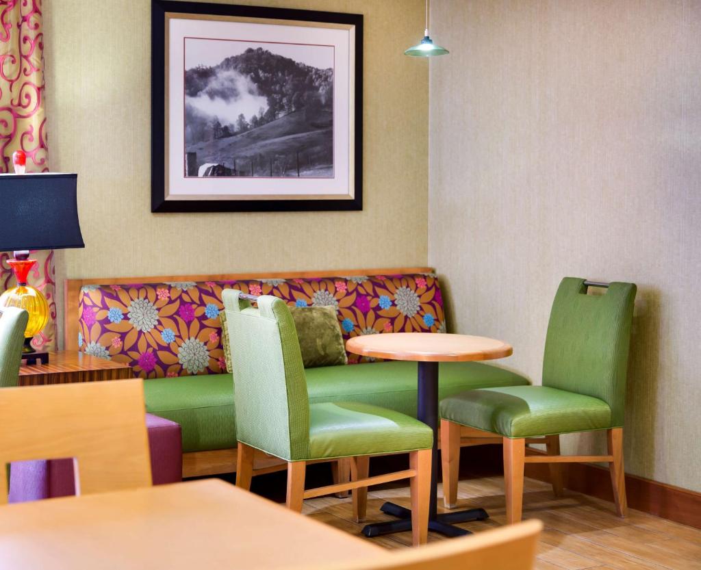 Hampton Inn Harrisonburg - University photo 4