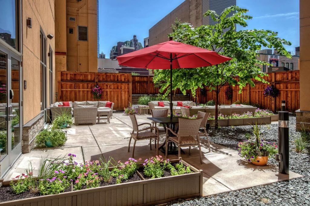 Hampton Inn & Suites - Minneapolis/Downtown photo 1