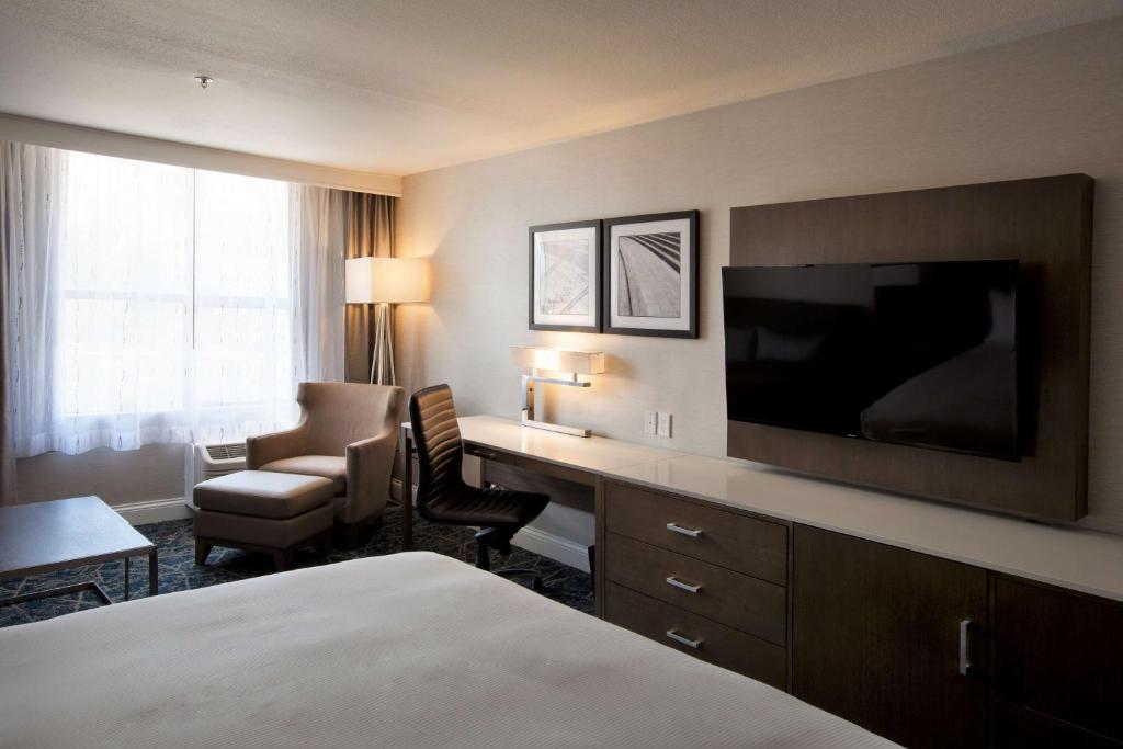 Doubletree by Hilton Pomona Room Type - Premium King Room
