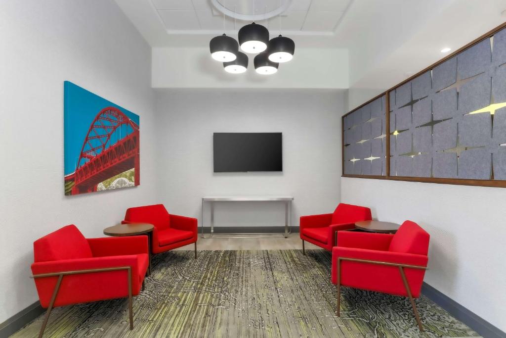 Hampton Inn & Suites Pittsburgh Downtown photo 4