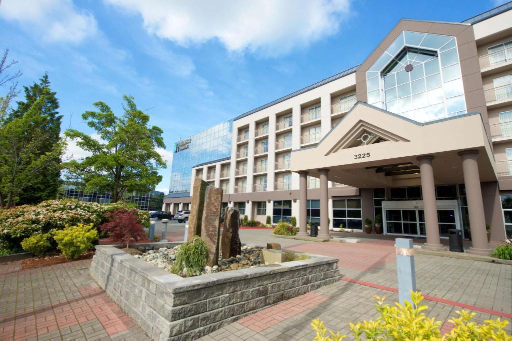 Embassy Suites by Hilton Seattle Bellevue image