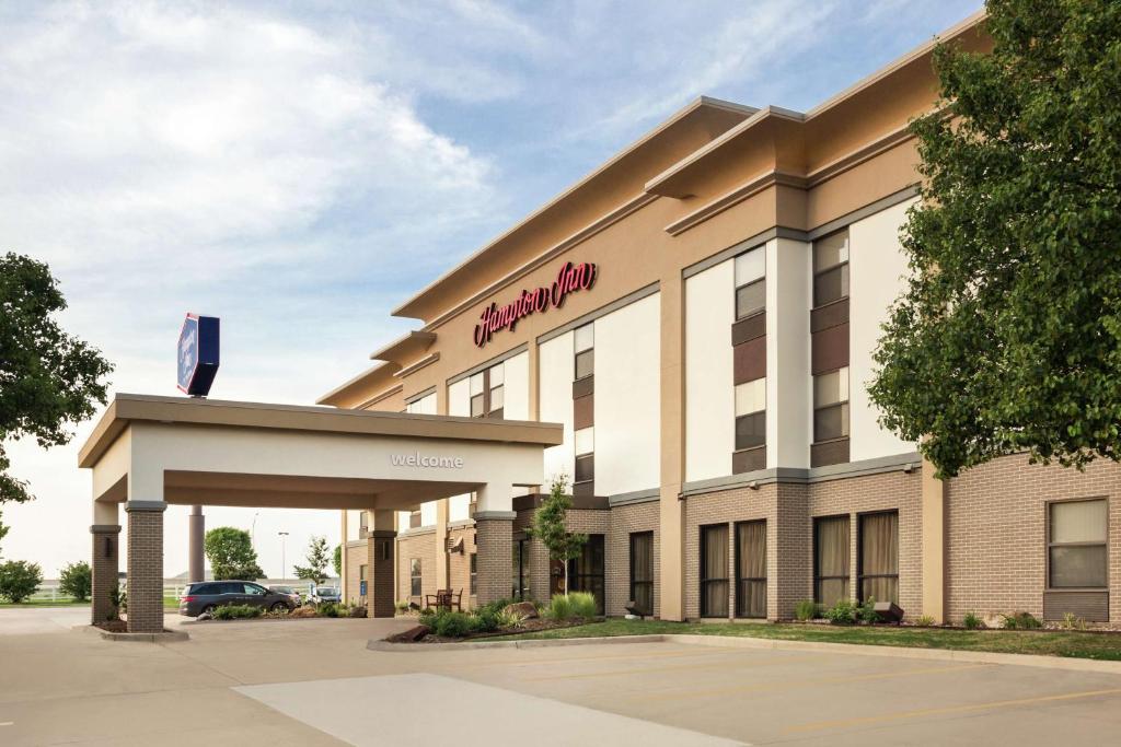 Hampton Inn Shawnee photo 1
