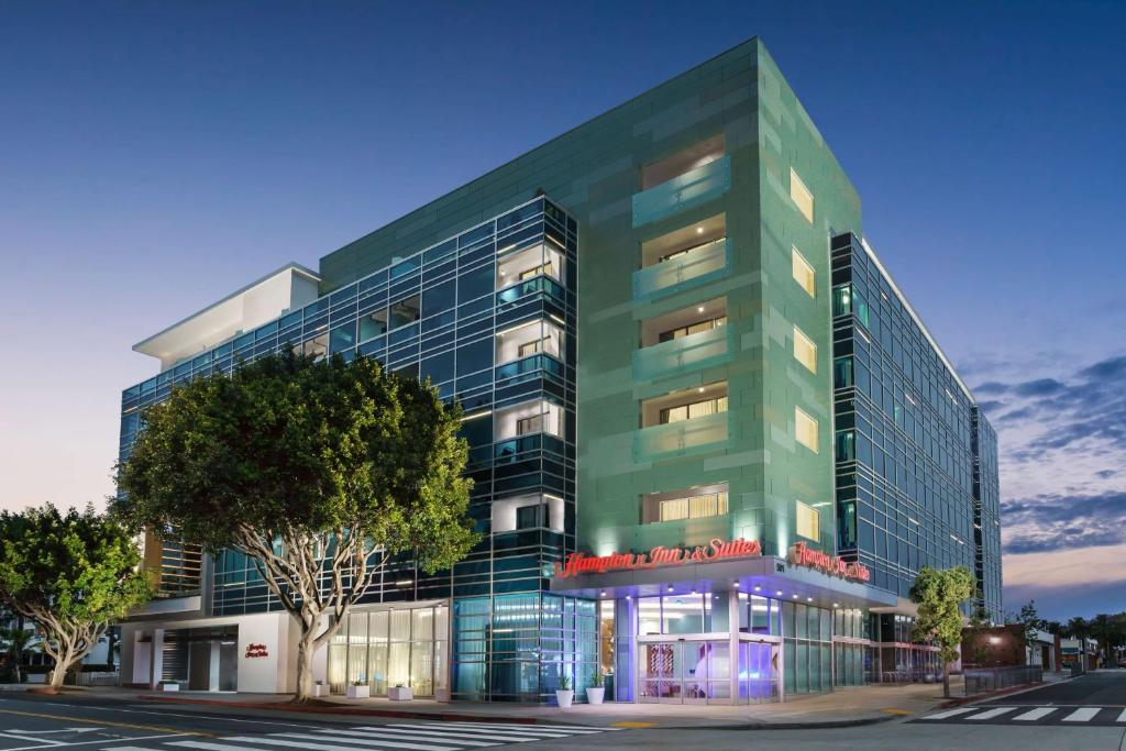 Hampton Inn & Suites Santa Monica image