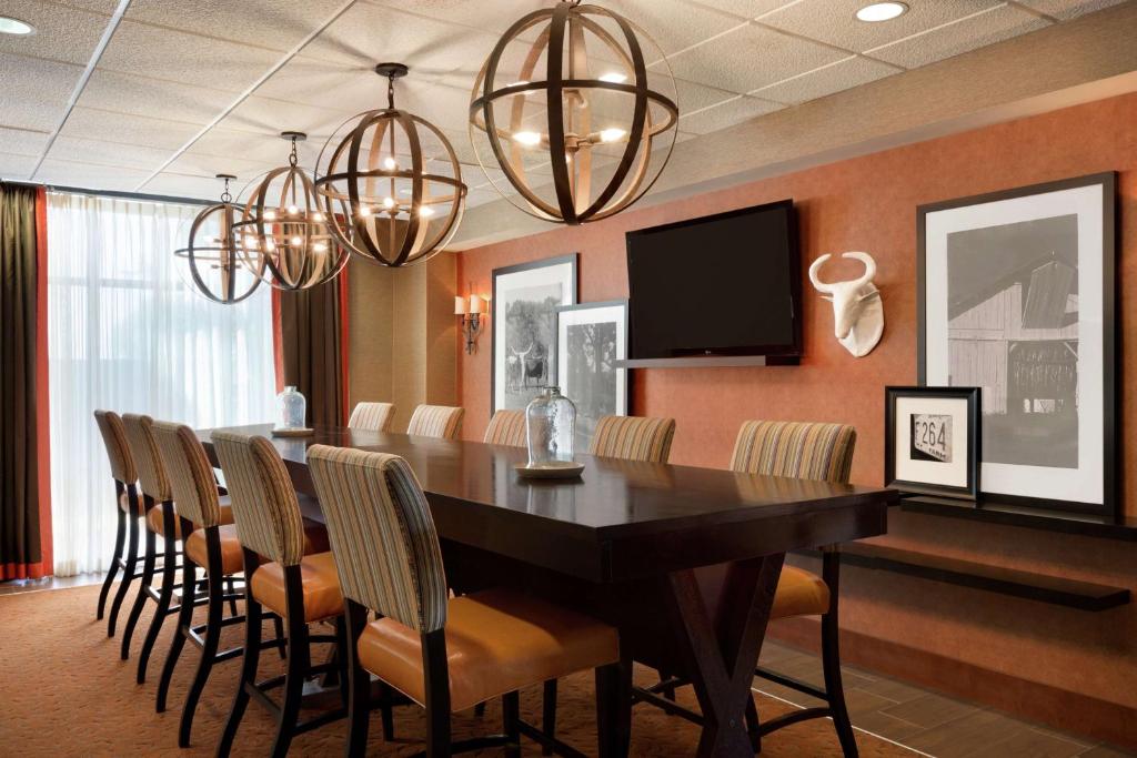 Hampton Inn Wichita Falls-Sikes Senter Mall photo 2