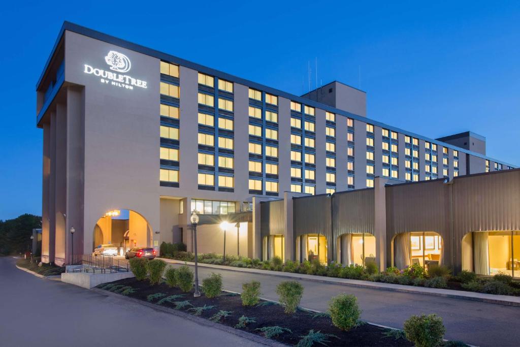 DoubleTree by Hilton Boston North Shore image