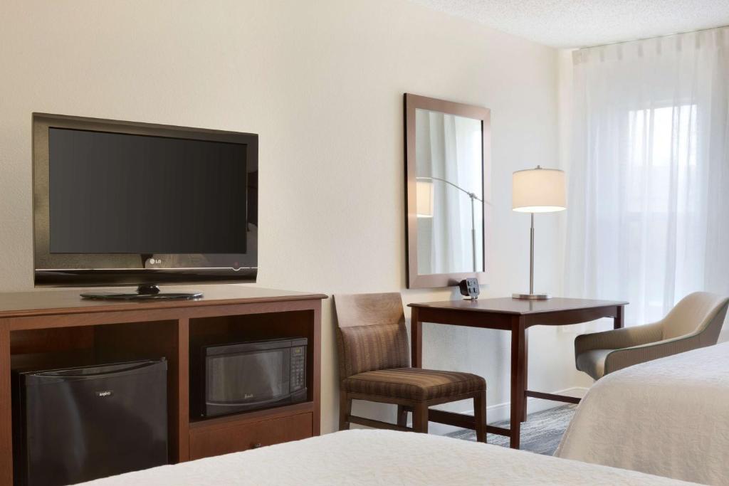 Hampton Inn Fort Worth Southwest Cityview Room Type - Room with Two Queen Beds - Non-Smoking